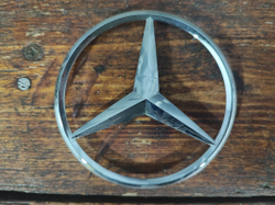 Эмблема крышки багажника Mercedes S (W222) 13-20 Б/У Оригинал A2228170016