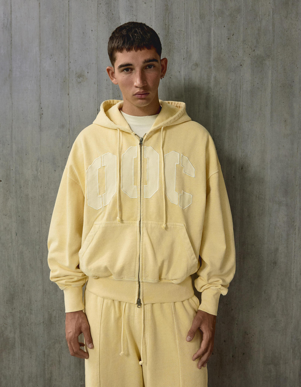 Женское худи с нашивкой OUT OF CORE - BERSHKA