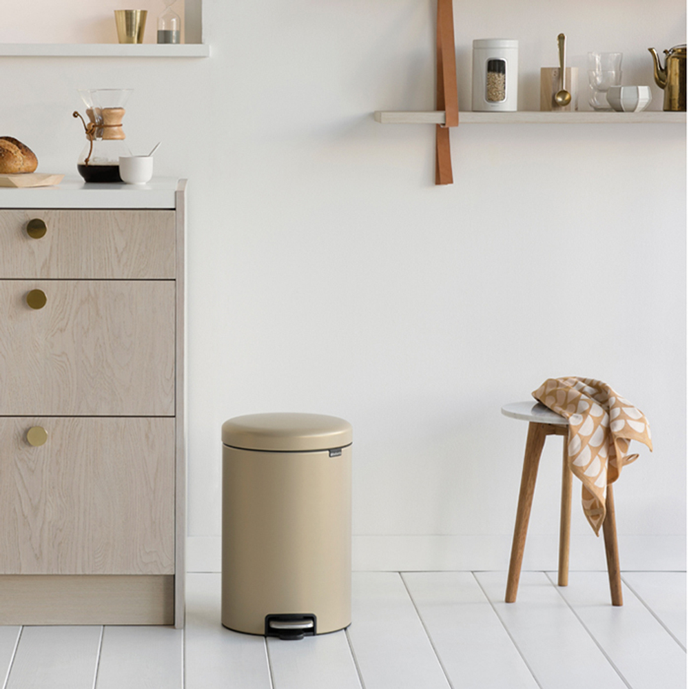 Мусорный бак с педалью newIcon 20л Brabantia Минерально-золотой