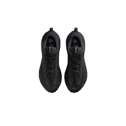 alt="Агрессивный протектор и высокая подошва на Nike ACG Mountain Fly 2 Low GTX HF6245-001"