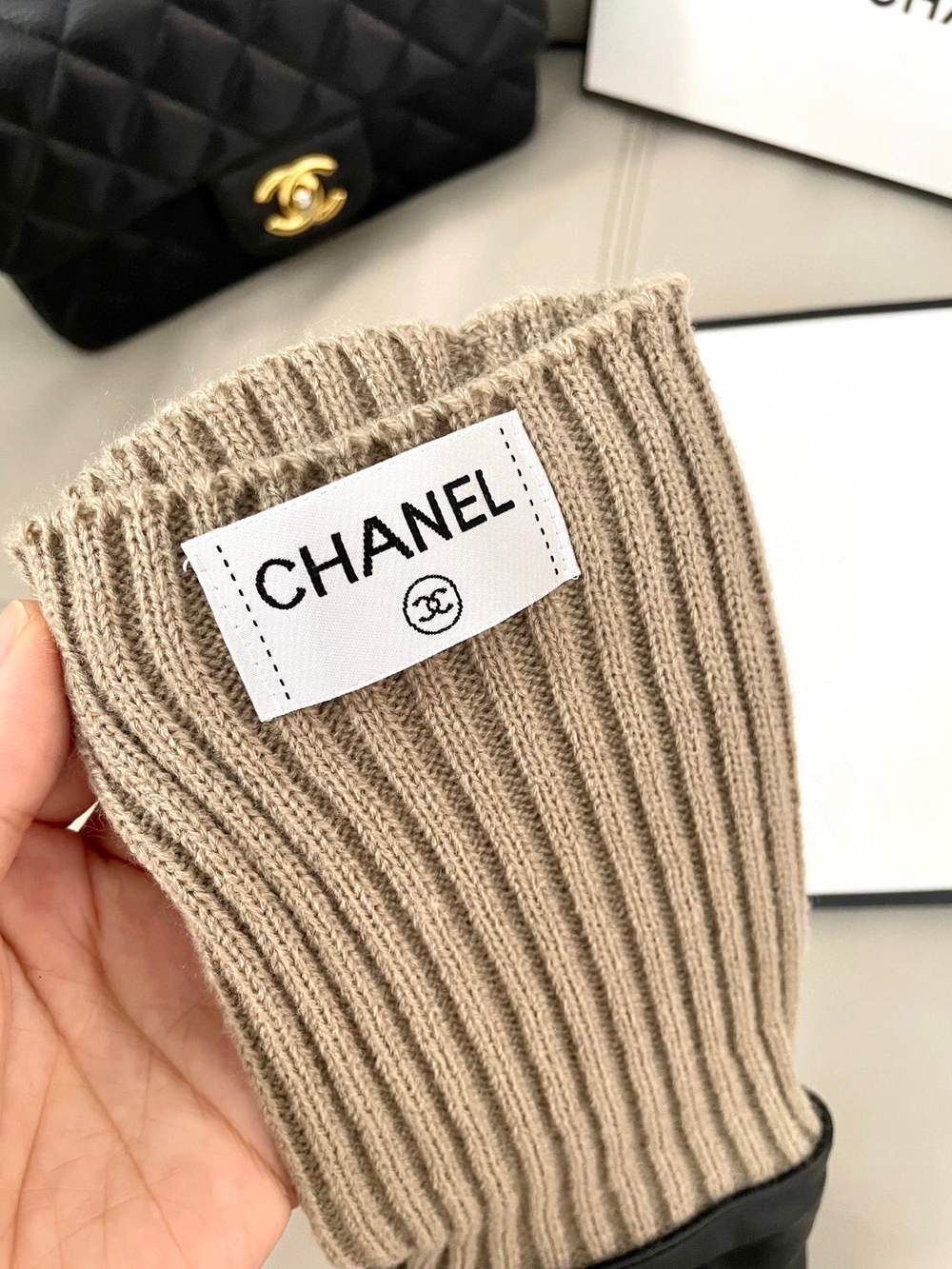 Женские перчатки Chanel с бежевыми трикотажными манжетами — фото 3