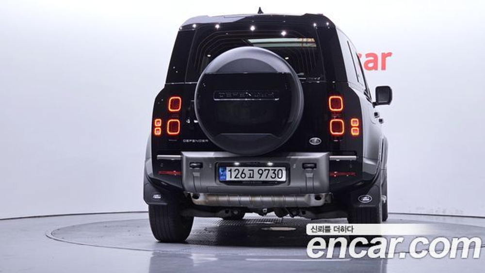 Land Rover Defender 110 P300 X-Dynamic SE — 2023
