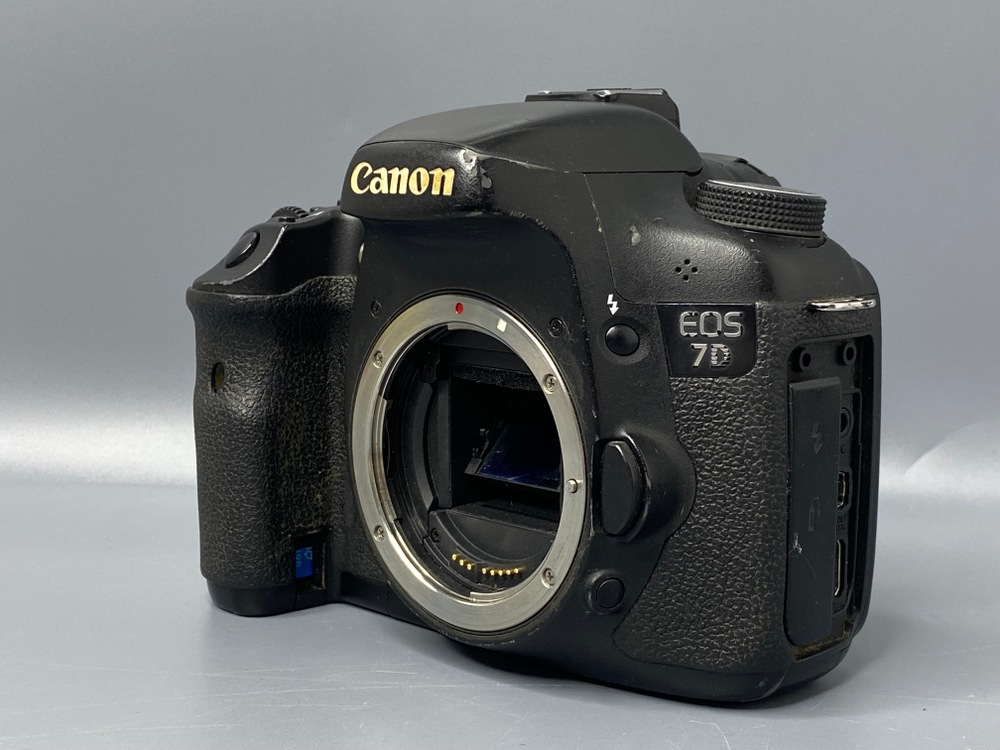 Canon EOS 7D — 230 832 кадра, не работает вспышка