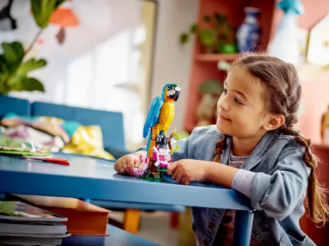 Конструктор LEGO Creator 3in1 31136 Экзотический попугай