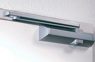 Доводчик DORMA TS-90 EN 3/4 серый скольз. тяга 50-110 кг.