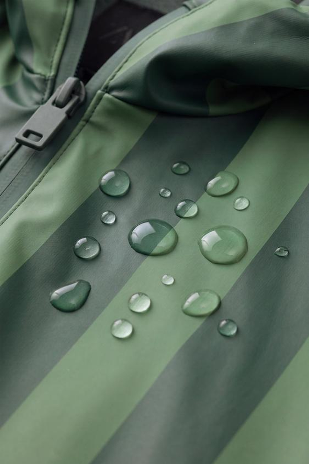 ZARA ПРОРЕЗИНЕННЫЙ ДОЖДЕВИК WATER RESISTANT В ПОЛОСКУ, ЗЕЛЕНЫЙ