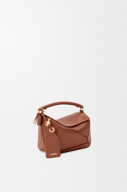 Loewe Сумка-мини Puzzle Featherlight из овечьей кожи наппа, коричневый