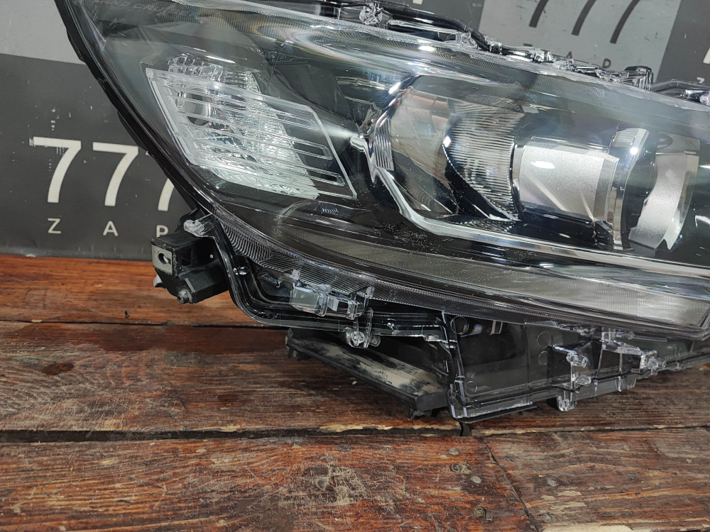 Фара правая LED Toyota Land Cruiser Prado 150 17-24 Б/У Оригинал 8114560N20