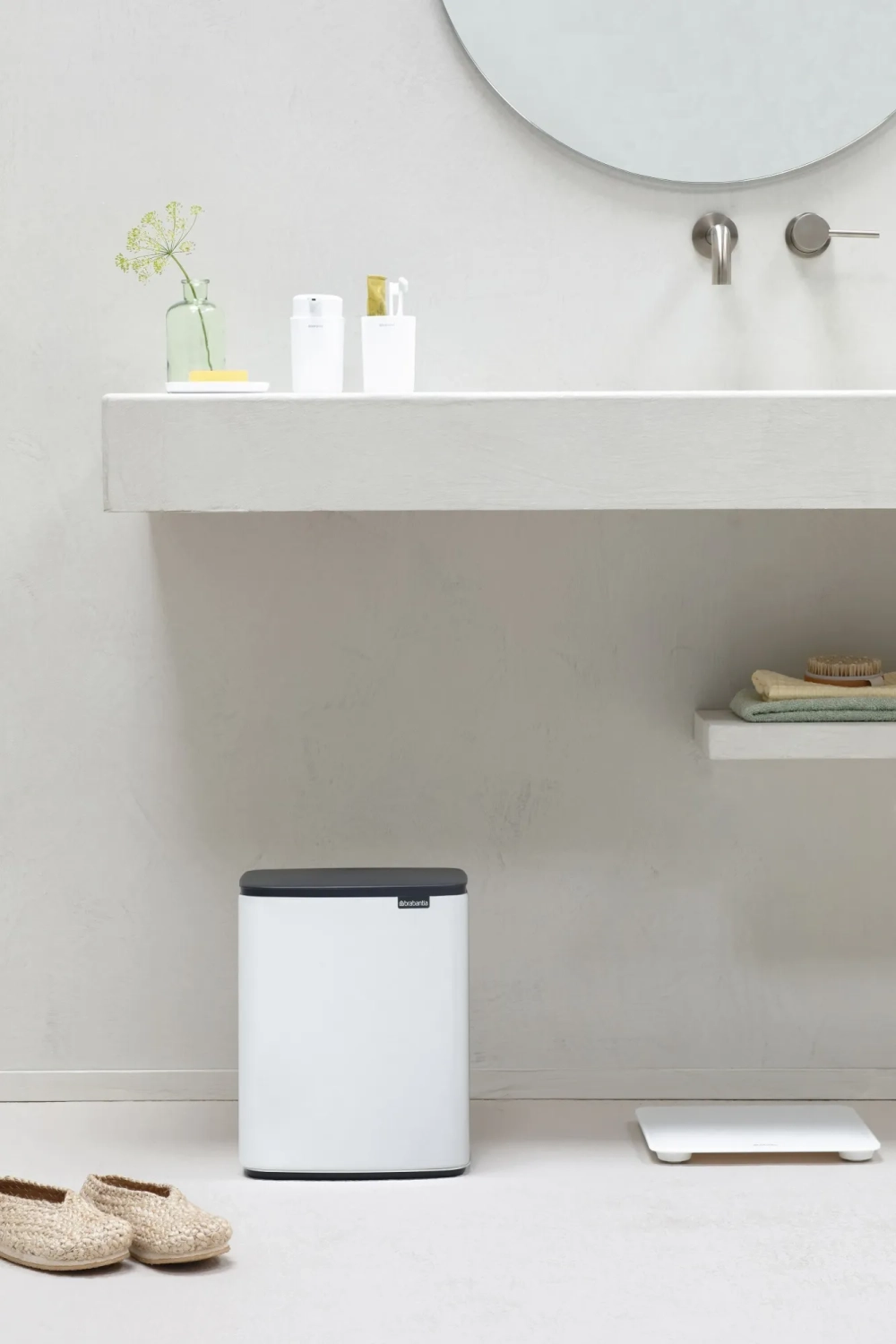 Brabantia Контейнер для мусора Bo Touch Hi 12л белый 227240