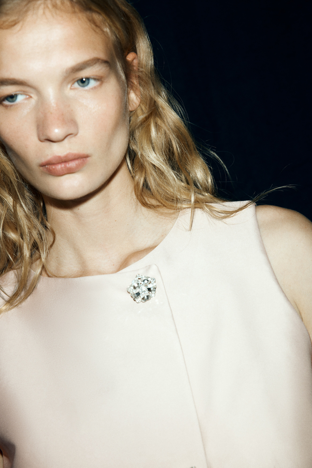 Короткий жилет с асимметричным запахом - H&M