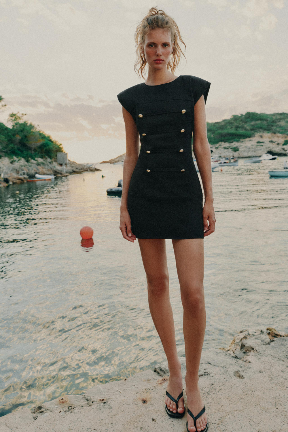 КОРОТКОЕ ПЛАТЬЕ С БРАНДЕБУРАМИ — ZARA