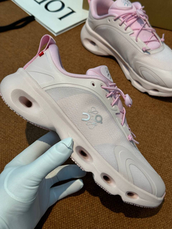 Кроссовки On Running x Loewe