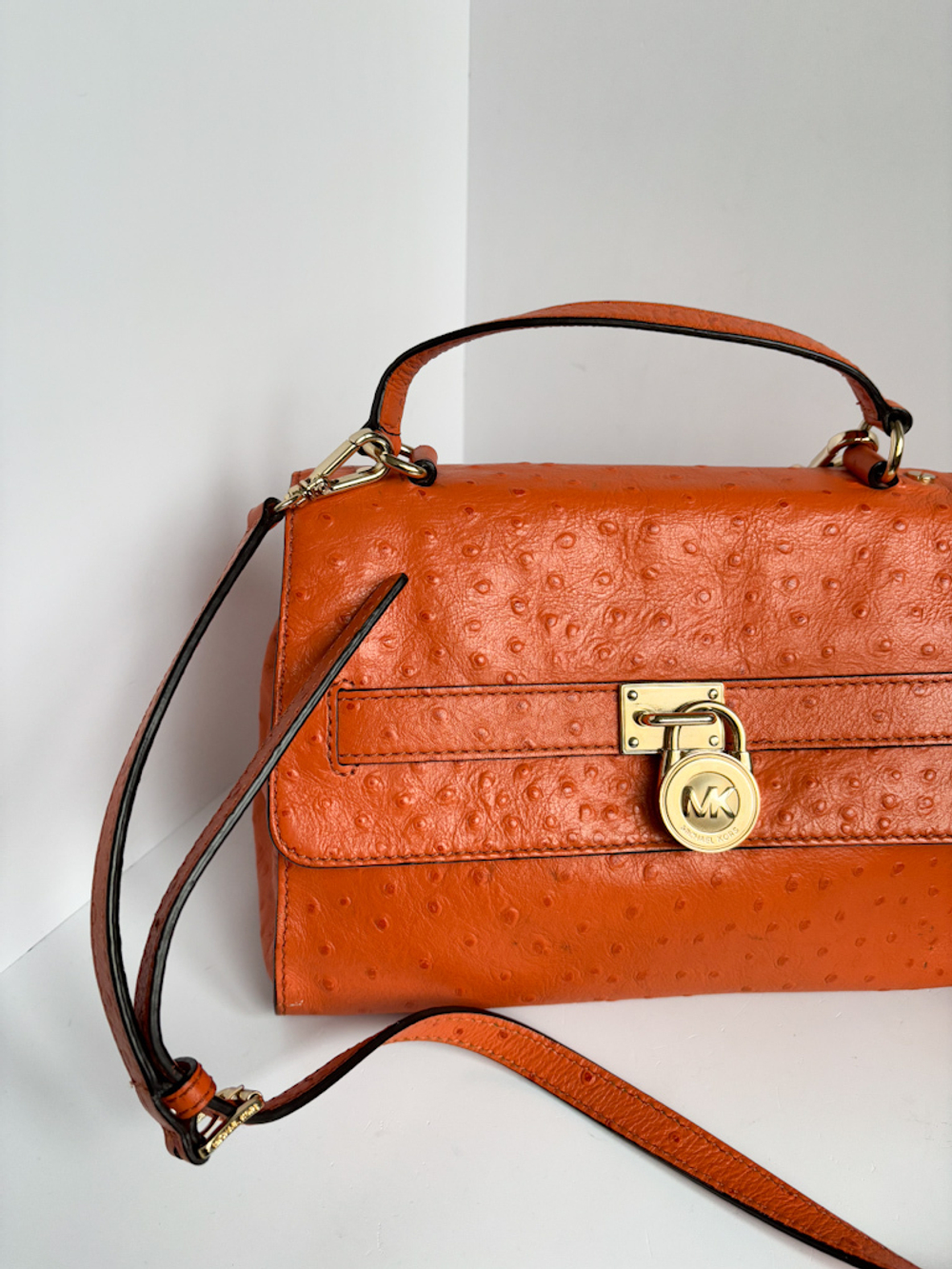 Кожаная сумка Michael Kors