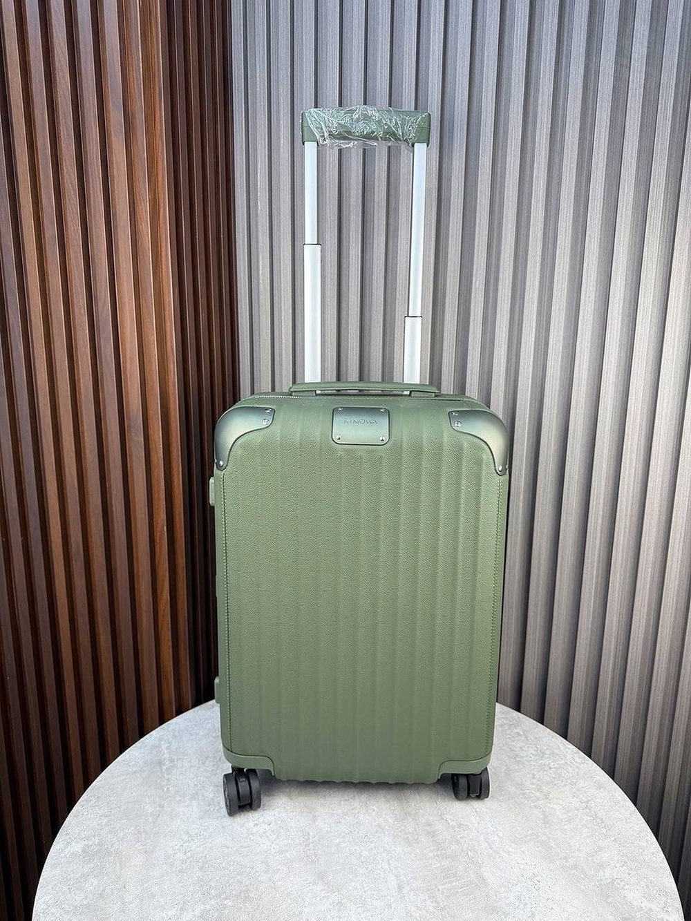 Дорожный чемодан Rimowa Distinct