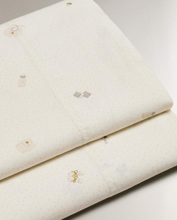 ZARA HOME ДЕТСКАЯ ПРОСТЫНЯ С ПРИНТОМ, ЖЕЛТОВАТО-БЕЛЫЙ