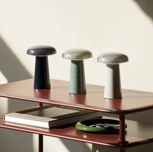 Настольный дизайнерский светильник Bellhop Battery Table Lamp от Flos