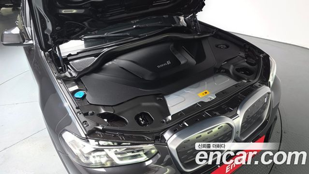 BMW iX3 M Sports — 2023