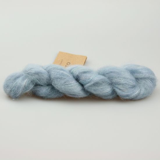 Пряжа MANOS DEL URUGUAY Cabrito (80% кид мохер, 20% полиамид)