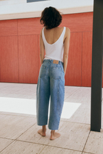 ДЖИНСЫ Z1975 BARREL — ZARA