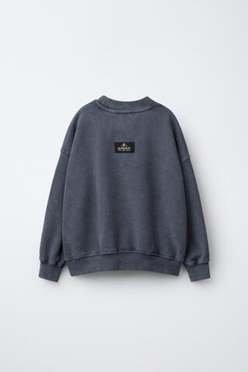 ZARA ТОЛСТОВКА С ЭФФЕКТОМ ПОТЕРТОСТИ KPOP DEMON HUNTERS™ NETFLIX ©, АНТРАЦИТОВО-СЕРЫЙ