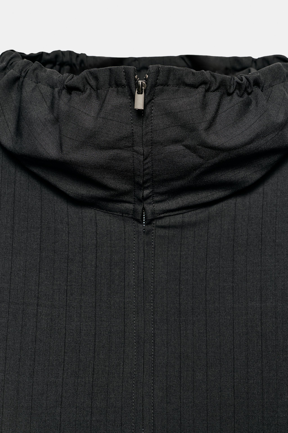 КУРТКА С ПОДПЛЕЧНИКАМИ В ТОНКУЮ ПОЛОСКУ — ZARA
