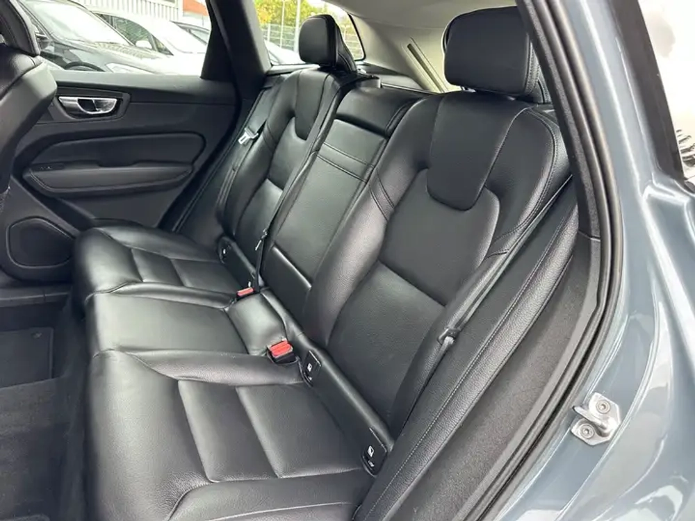 Volvo XC60 B4 Momentum Pro 2WD