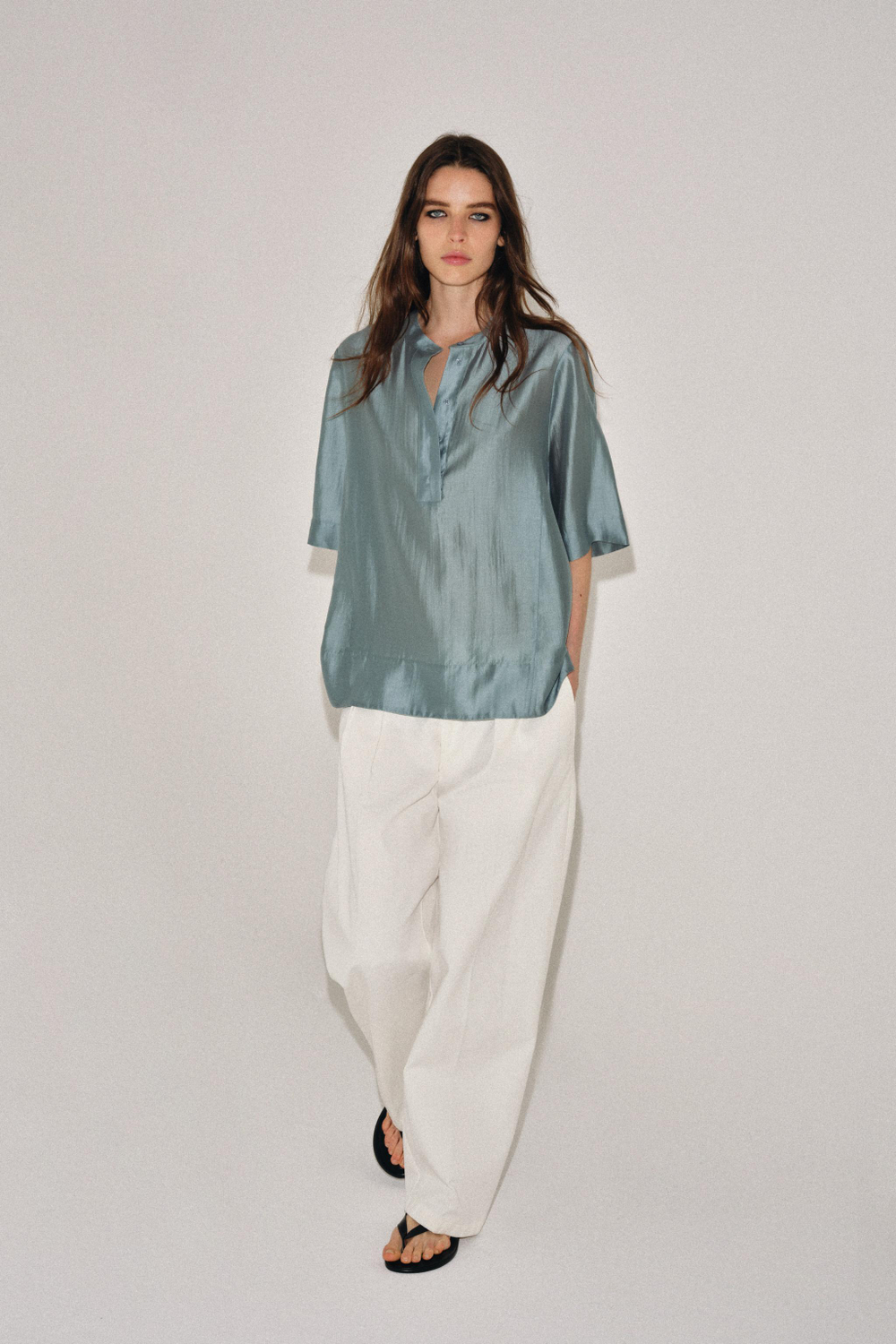 СТРУЯЩАЯСЯ БЛУЗА С КОРОТКИМИ РУКАВАМИ — ZW COLLECTION — ZARA