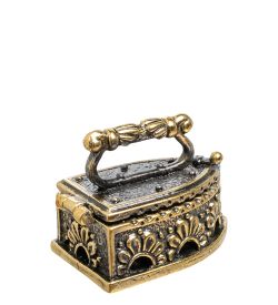 Народные промыслы AM-1482 Фигурка «Утюг с галечкой» (латунь, янтарь)