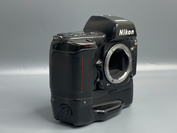 Nikon F90X + Nikon MB-10