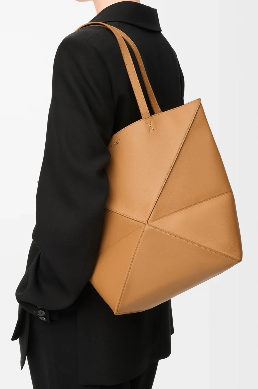 Loewe Средняя складная сумка-тоут Puzzle Fold из блестящей телячьей кожи, светло-коричневый