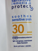Солнцезащитный лосьон Nivea Sun Sensitive, SPF 30, с маслом жожоба, соком алоэ и витамином Е, 200 мл (Германия)