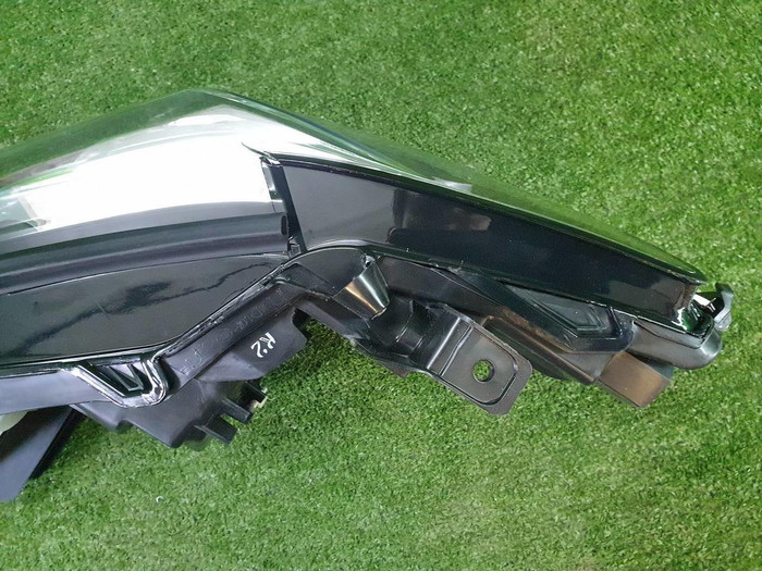 Фара правая Toyota Camry xv70 (2018-2021) LED