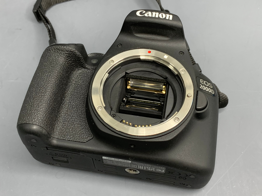 Canon EOS 2000D Kit 18-55mm 3.5-5.6 III 400 кадров