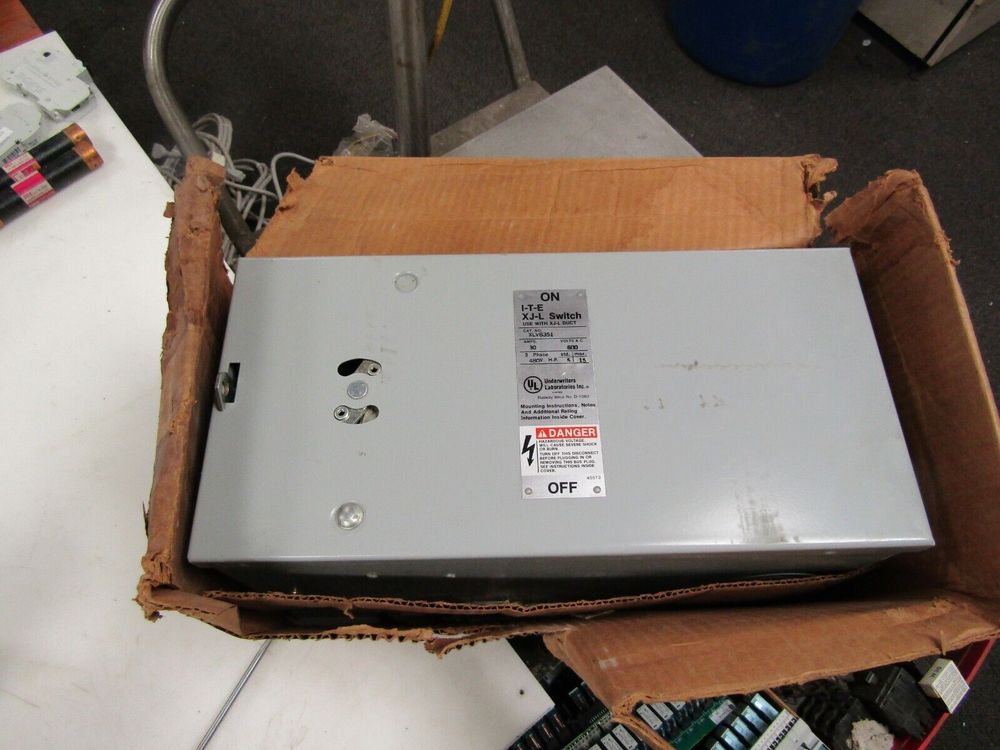XLVB351FUSED SWITCH PLUG XLVB351FUSED SWITCH PLUG