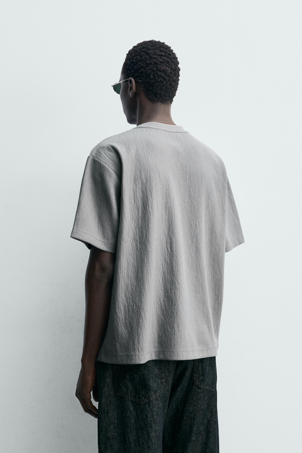 ZARA ФУТБОЛКА RELAXED FIT ИЗ РЕЛЬЕФНОЙ ТКАНИ, СЕРЫЙ