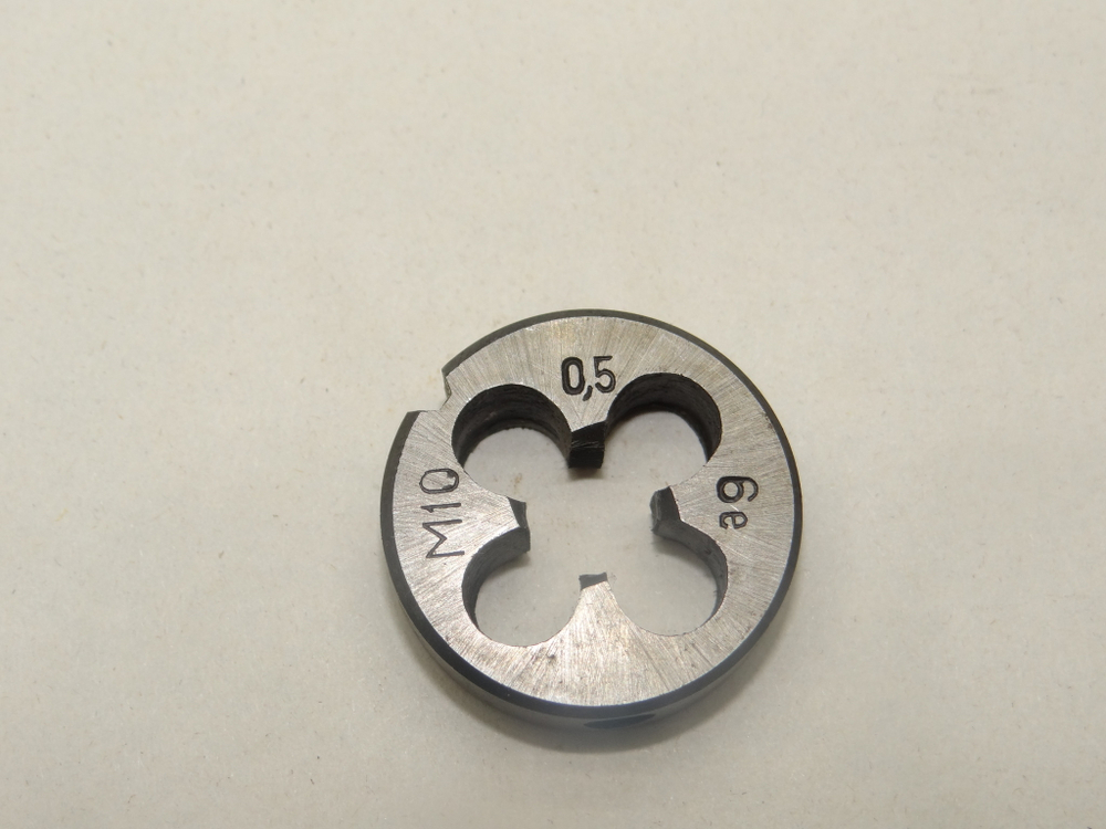 Плашка М10х0,5 6е d=30мм