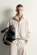 Легкая куртка свободного кроя из рельефной ткани — ZARA