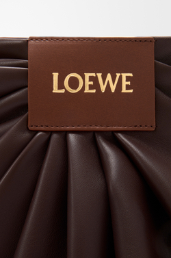 Loewe Сумка-тоут Draped из мягкой овечьей кожи наппа, темно-каштановый