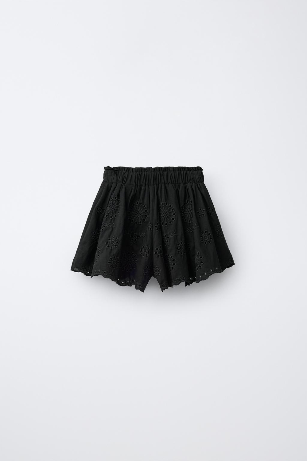 ZARA ШОРТЫ-БЕРМУДЫ С ВЫШИВКОЙ В ШВЕЙЦАРСКОМ СТИЛЕ, ЧЕРНЫЙ