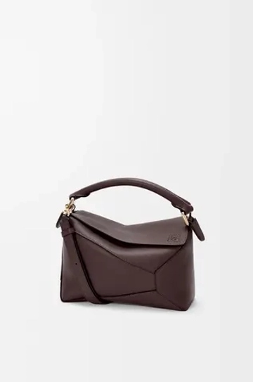 Loewe Маленькая сумка Puzzle Edge из мягкой зернистой телячьей кожи, темно-каштановый