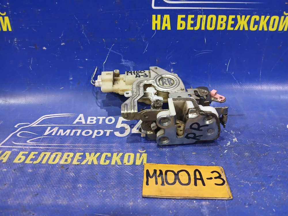 Замок двери задней правой TOYOTA DUET 1999