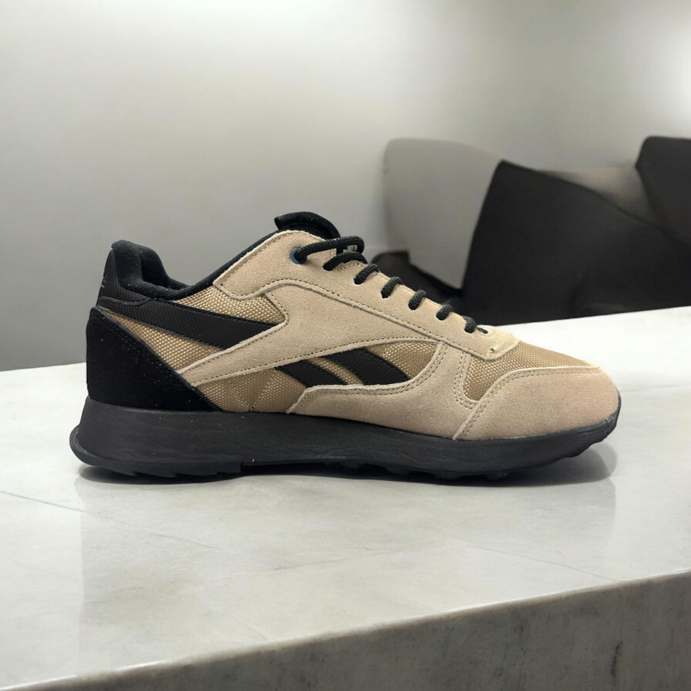 Reebok Classic Leather • Beige