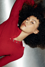 ФУТБОЛКА С ПЛАМКОЙ НА ПУГОВИЦАХ — ZARA
