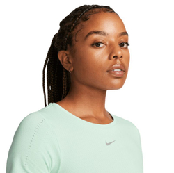 Женская футболка теннисная Nike Dri-Fit Aura Slim Fit Short Sleeve Top - mint foam/reflective silver