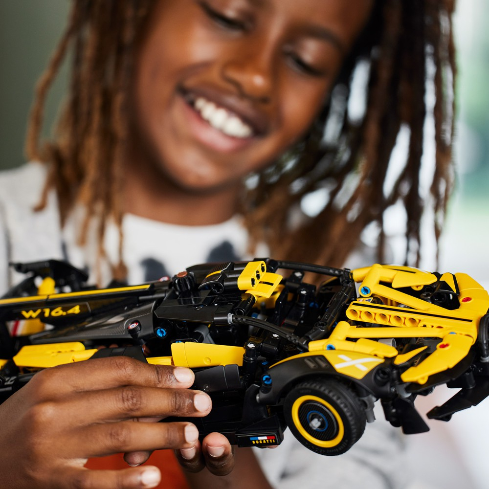 Конструктор LEGO Technic Bugatti Bolide 42151