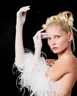 Перчатки удлиненные с перьями