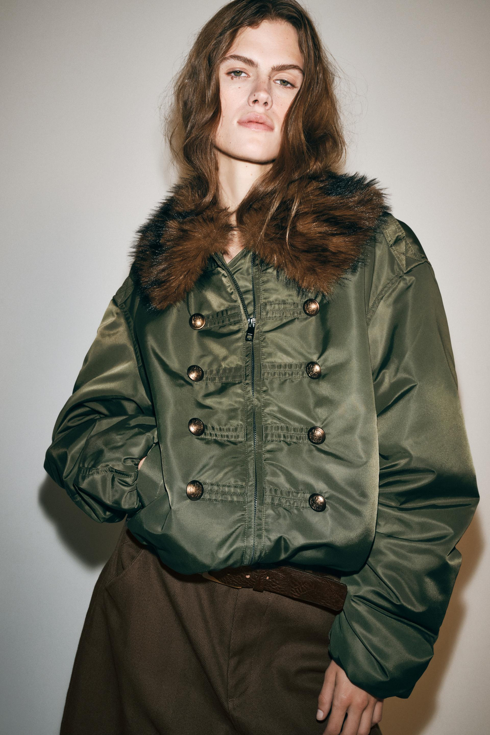 ZARA НЕЙЛОНОВЫЙ БОМБЕР С МЕХОВЫМ ВОРОТНИКОМ — ZW COLLECTION, МЯГКИЙ ЗЕЛЕНЫЙ