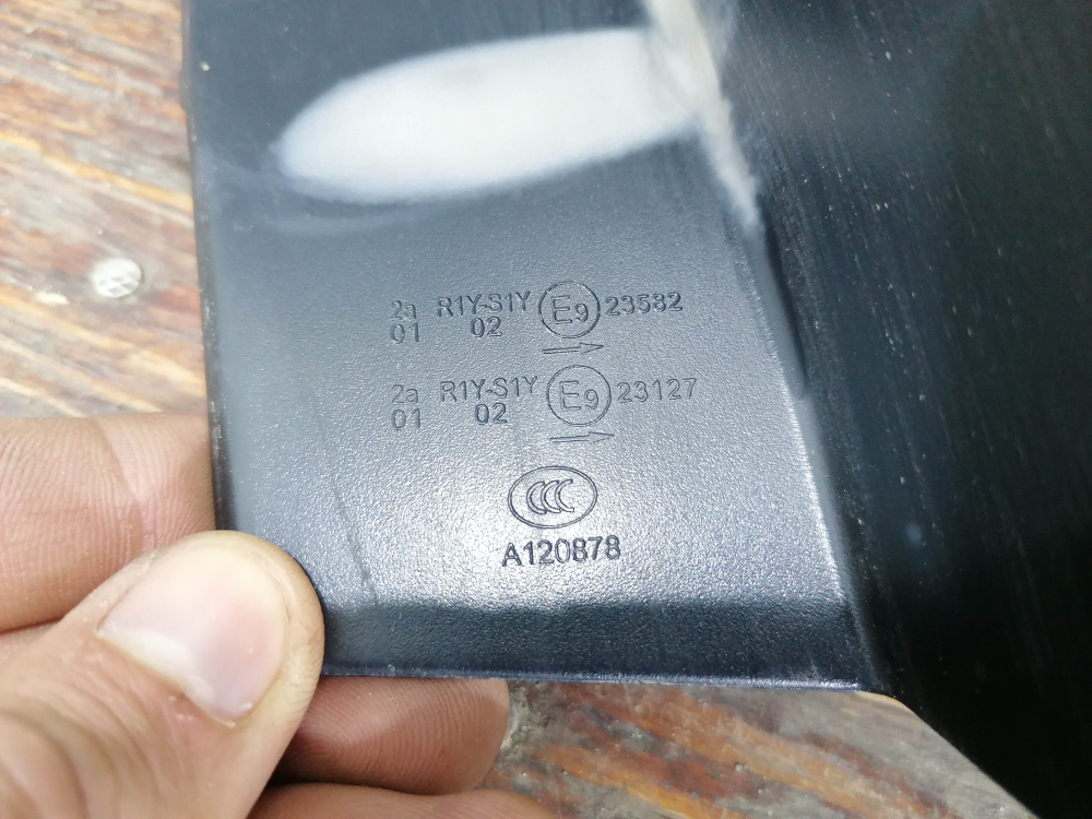 Щиток Накладка фонаря заднего правого Geely Coolray 19-нв Б/У Оригинал 7057015800