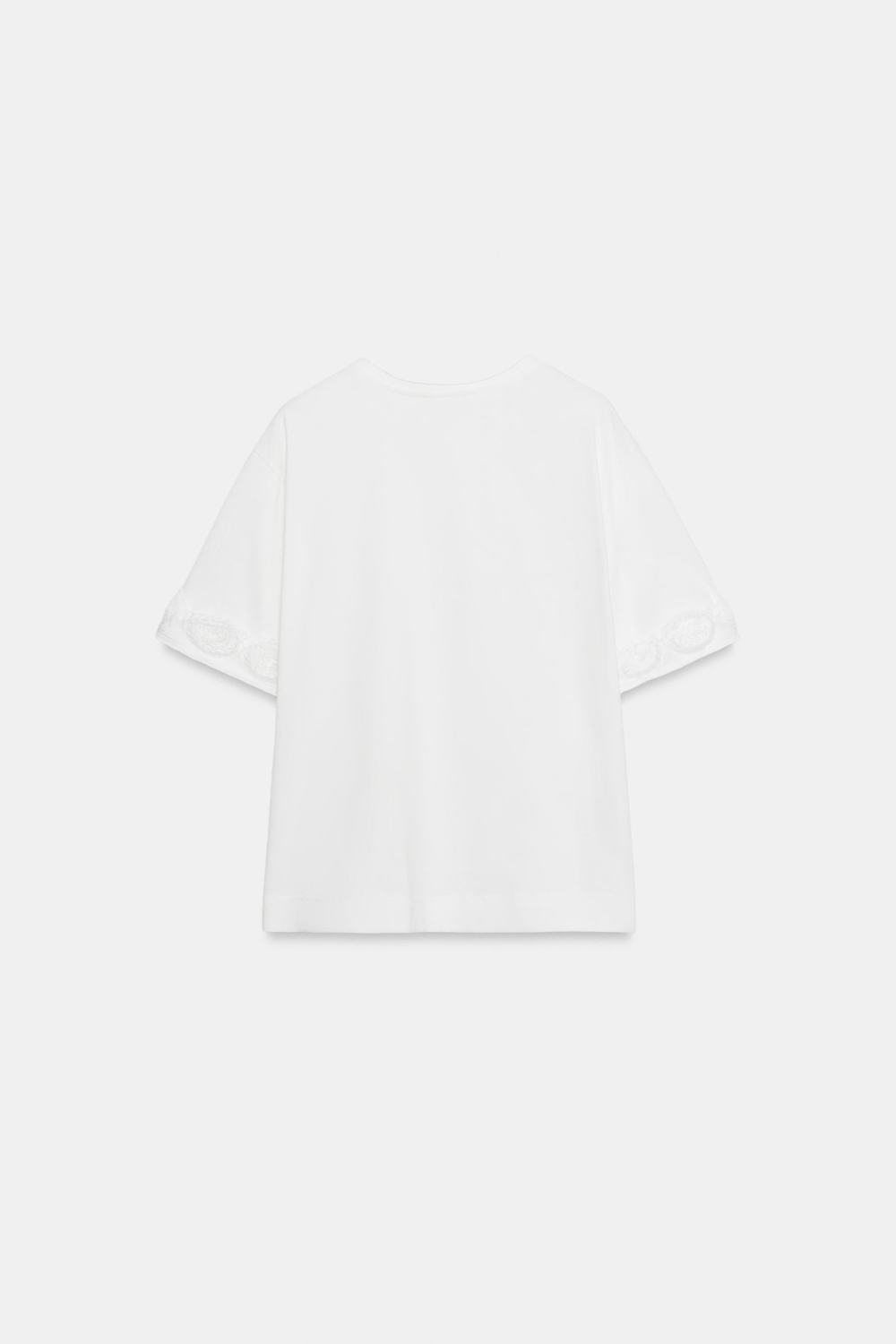 ФУТБОЛКА С ОБЪЁМНЫМИ ЦВЕТАМИ — ZARA