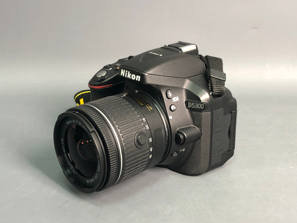 Nikon D5300 kit AF-P 18-55mm DX VR 3.200 кадров